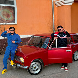 ТАНЦУЕМ ПОД РУКИ ВВЕРХ